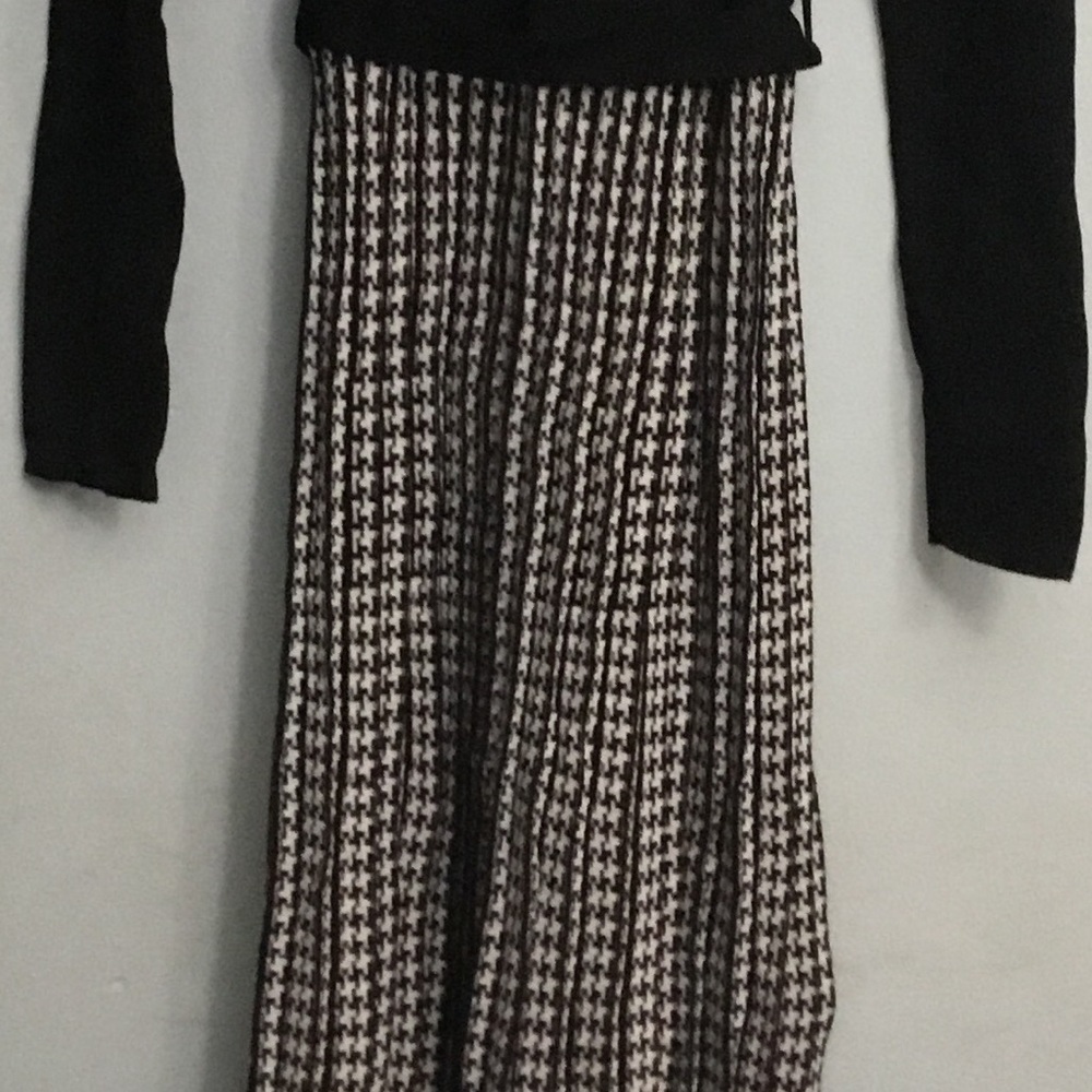 MAX STUDIO DRESS - Picture 14 of 16